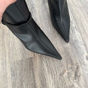 SACHA London black Ankle-high leather boots size 6B